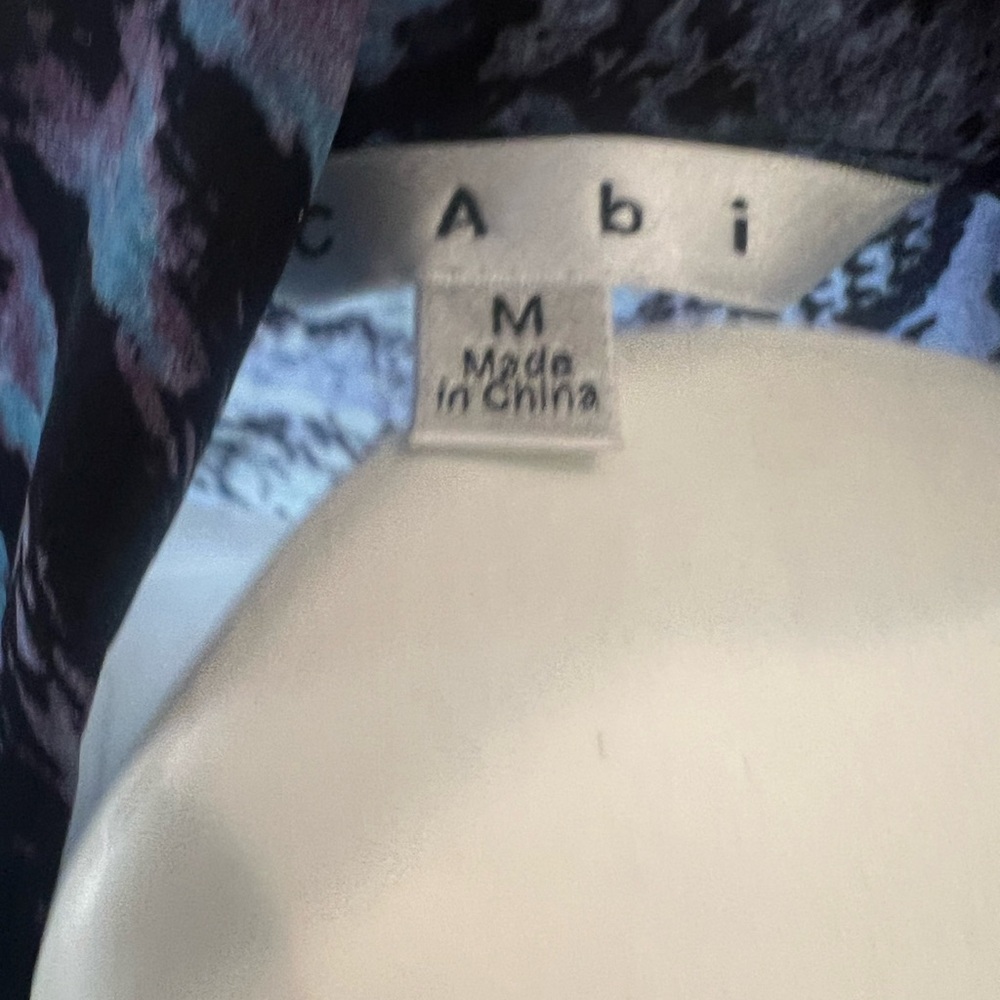 CAbi Womens Semi Sheer Blouse Shirt Long Sleeve Blue/Black Snake Print‎ - Picture 3 of 4